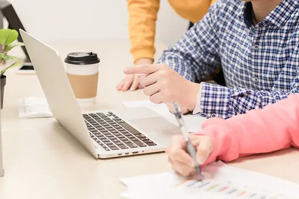 为什么电视比电脑大一点